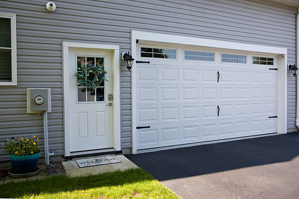 24/7 Emergency Garage Door Panel Replacement experts in Childress, TX
